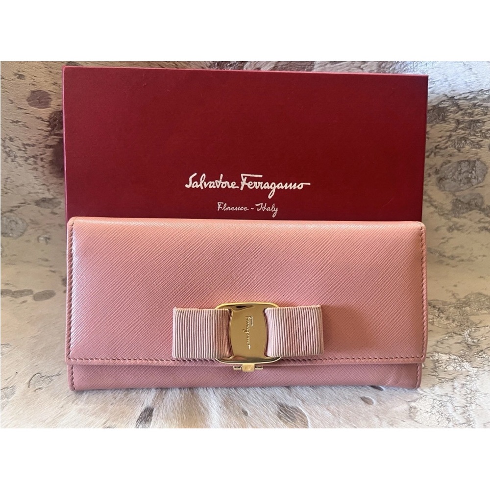 Authentic Salvatore Ferragamo Long Bifold Vara Pink Leather